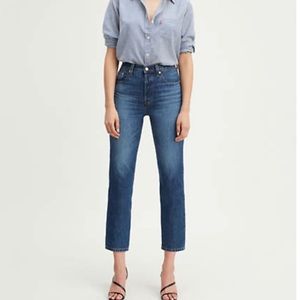 Levi’s wedge mom jeans